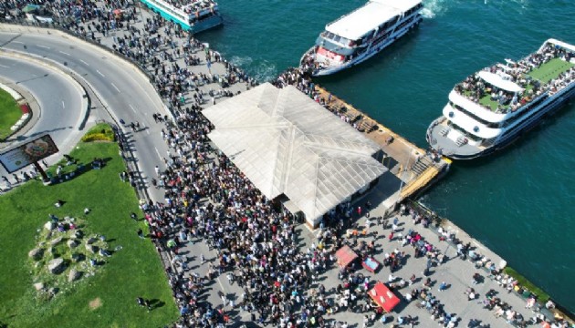 İstanbul'da bayramda vapur sırası yoğunluğu