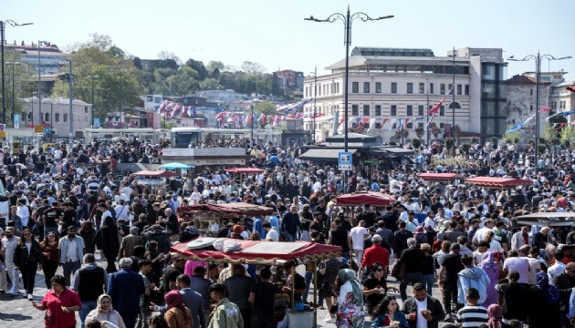 Eminönü'ndeki insan seli fotoğraflara yansıdı