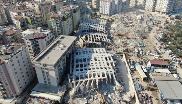 Yüzlerce kişiye mezar olan Rönesans Rezidans'ın ilk duruşması sona erdi