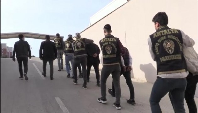 Antalya'da 5,8 milyon liralık tütün dolandırıcılığına 8 gözaltı