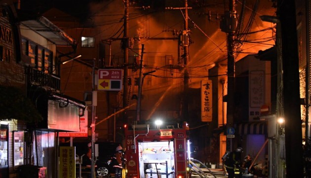 Japonya'da asırlık çarşıyı alevler sardı