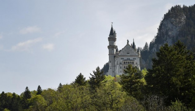 Almanya'da iki turist kadın 50 metrelik uçurumdan aşağı atıldı: 1 ölü, 1 yaralı