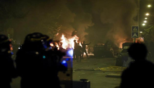 Fransa’daki protestolar için 40 bin polis görevlendirildi