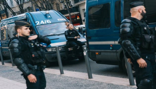 Fransa’da 17 yaşındaki genci vuran polis için 700 bin eurodan fazla bağış toplandı