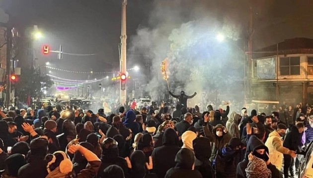 İran'da internet tamamen kesilecek