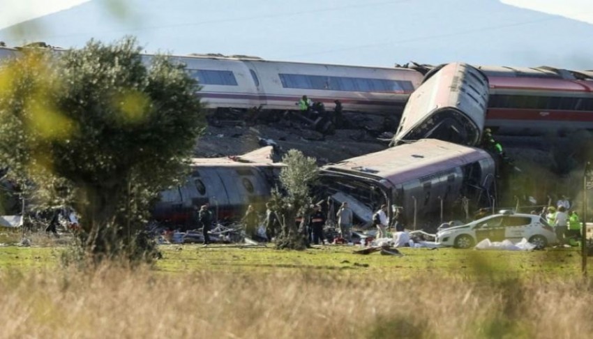 İspanya'da iki hızlı tren çarpıştı: 46 can kaybı, 150 yaralı var!