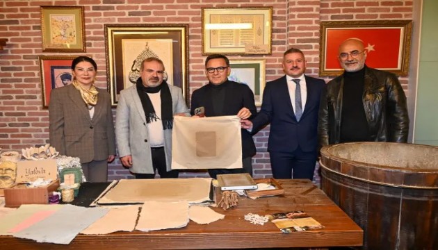 Deniz Zeyrek'ten Kağıt Müzesi'ne tam not