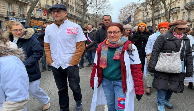 Fransa'da emeklilik reformu protesto edildi