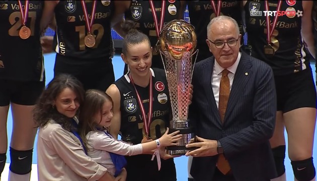 Fenerbahçe finalde yıkıldı! Vakıfbank kupanın sahibi