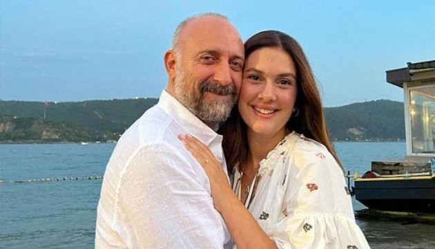 Halit Ergenç,'ten Bergüzar Korel'e 16. evlilik yıldönümünü sürprizi!
