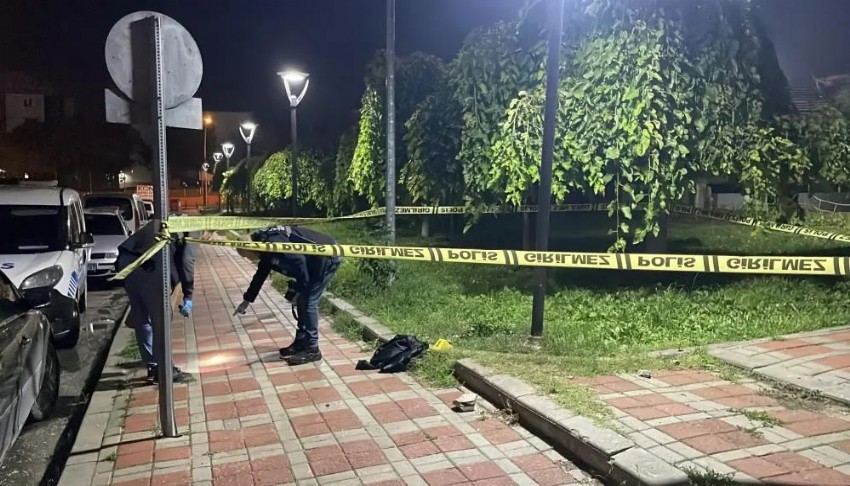Parkta bıçaklı kavga