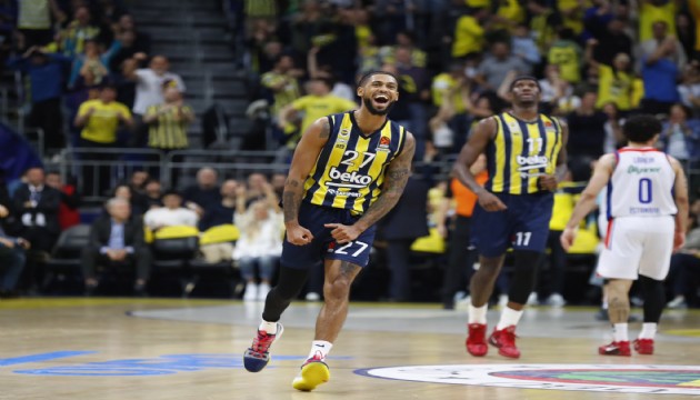 Kostas Slukas'ın transferi Tyler Dorsey'e yarayacak