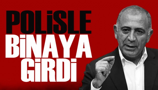 Gözler CHP'de: Gürsel Tekin CHP İl Binasına girdi