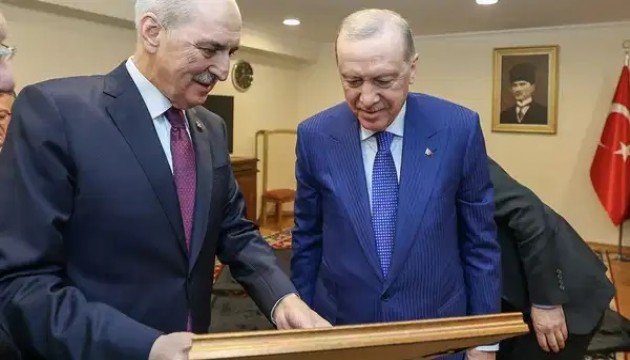 Erdoğan'a Sırrı Süreyya Önder hediyesi