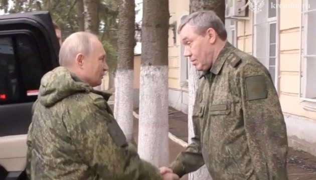Putin askeri kıyafetle Kursk bölgesinde