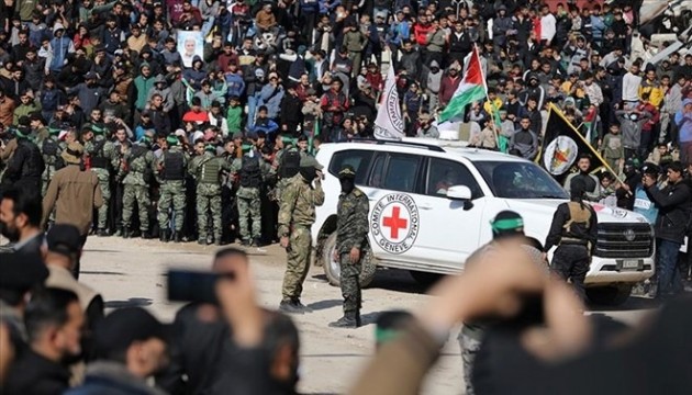 Hamas: İsrail Gazze'den çekilirse rehineleri tek seferde veririz