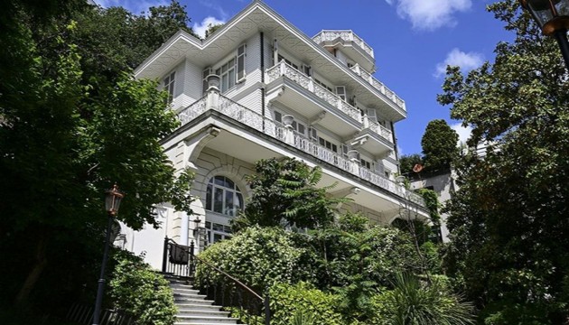 FETÖ firarisinin yalısı satıldı