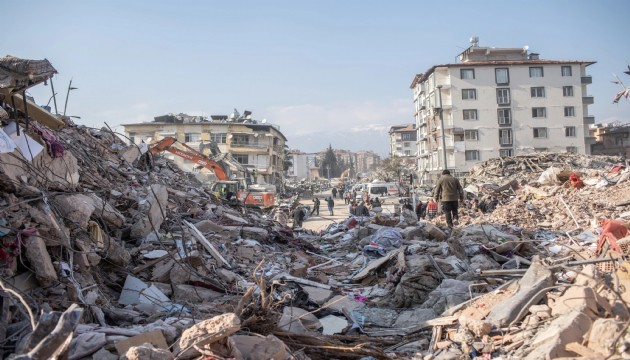 Deprem bölgesinde yatırımlar tam gaz devam ediyor