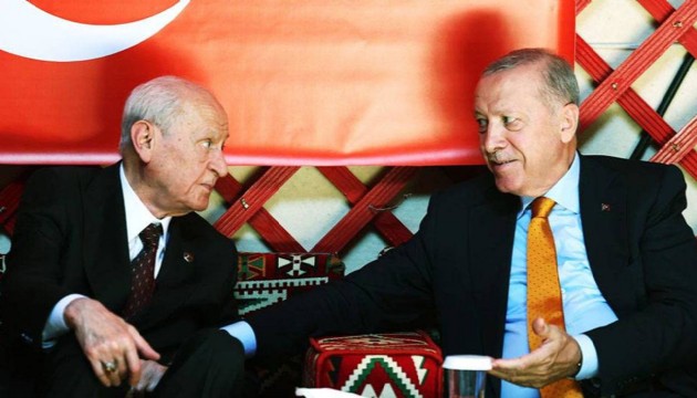 Bahçeli Erdoğan'a iki türkü dinletti