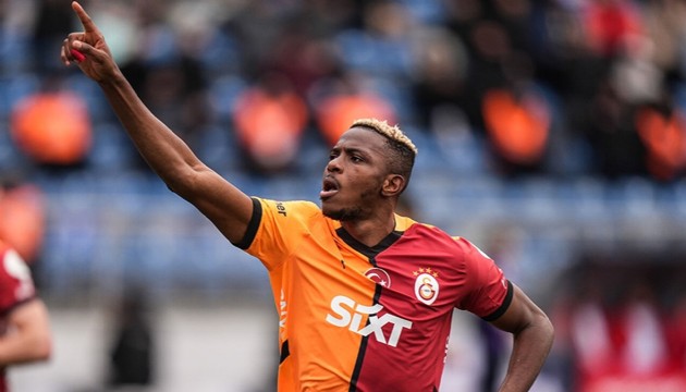 Osimhen takım otobüsünde söz verdi