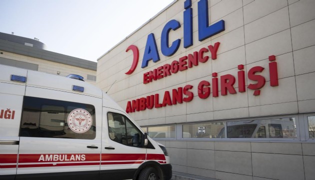 Acil servislerde saniyelerle yarışan sağlık ekipleri can kurtarıyor