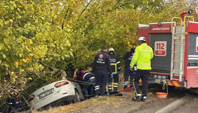 Adıyaman'da otomobil ile hafif ticari araç çarpıştı: 3 ölü