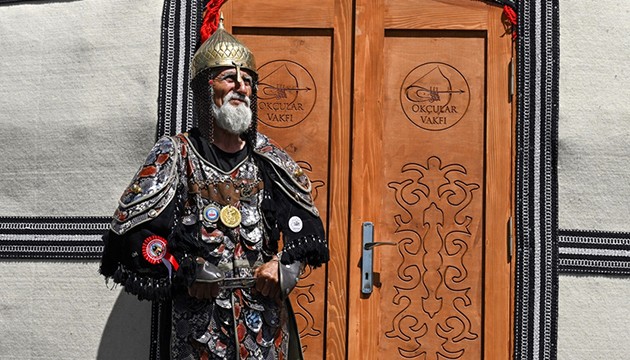 71'lik delikanlı ilgi odağı oldu