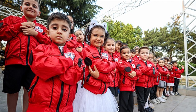Bursalı minikler TEKNOFEST montlarıyla sahne aldı