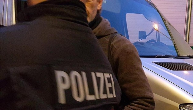 Berlin'de Filistin destekçisi göstericilerin evlerine polis baskını