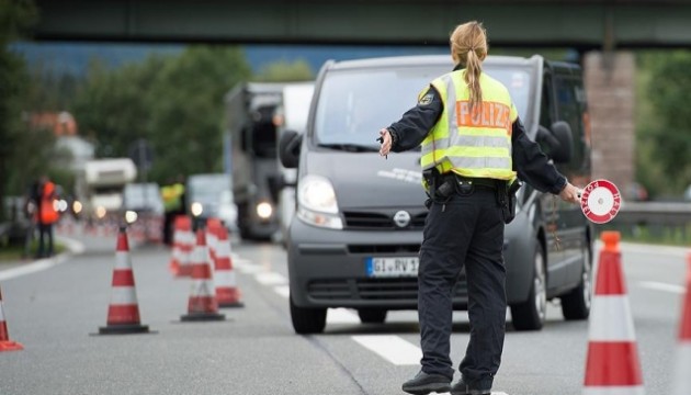 Almanya'da trafik kontrolü yapan polisler öldürüldü