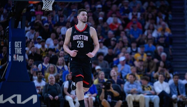 Lakers Alperen'i üzdü