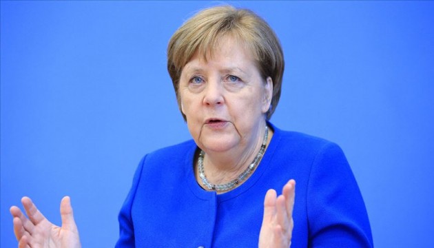 Angela Merkel'e üstün hizmet ödülü verildi