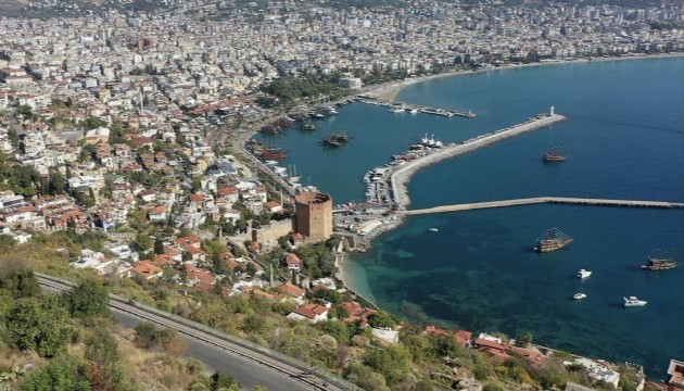 Antalya'ya turist akını oldu