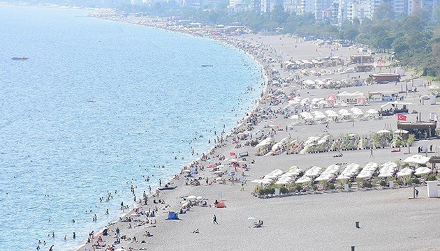 Antalya'da deniz sezonu devam ediyor