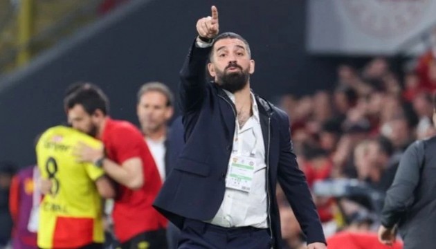 Galatasaray'ın yıldızına Arda Turan kancası!