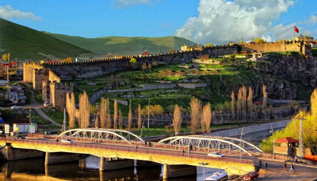 Ardahan Kalesi turizme kazandırılıyor