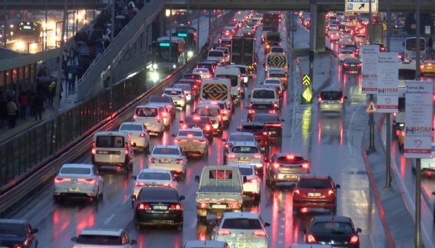 İstanbul'da trafik adeta durdu