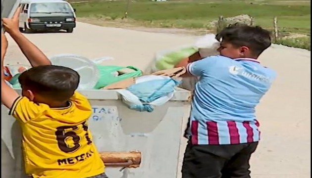 Bakan Kurum'dan çöpleri toplayan iki kardeşe teşekkür