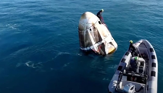 Uzay İstasyonu'nda mahsur kalan astronotlar Dünya'ya döndü