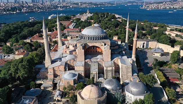 Ayasofya 5 yıldır cami statüsünde