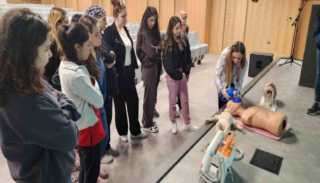 Aydın Şehir Hastanesi'nde çocuk acil ekiplerine kritik eğitim