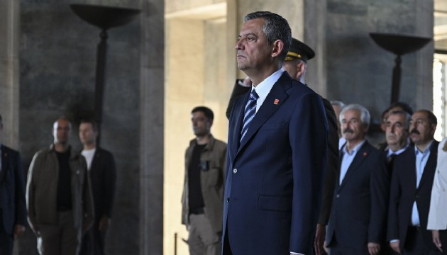 Özgür Özel'den Anıtkabir'e ziyaret