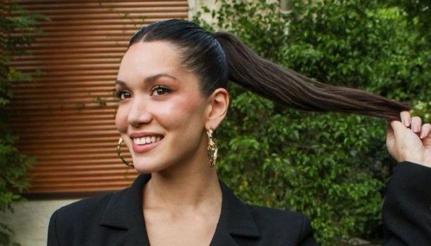 Hazal Subaşı bikinisiyle yaz sezonunu açtı