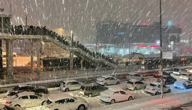 İstanbul'da kar trafiği