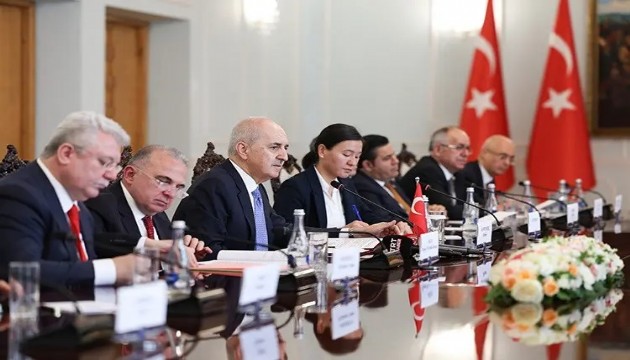 Meclis Başkanı Kurtulmuş resmi temas için Kırgızistan'da