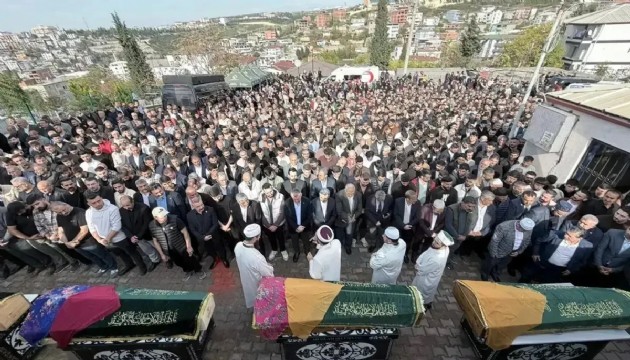 Yangında hayatını kaybedenler defnedildi