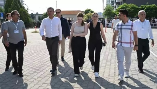Özgür Özel, Ferdi Zeyrek'in emanetine sahip çıktı: Nehir'i sınavda yalnız bırakmadı