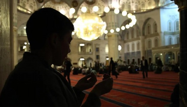 Üç ayların ilk kandili perşembe günü