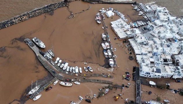 Sel Yunan adalarını vurdu!