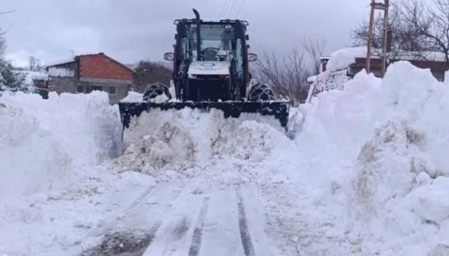 Kar kalınlığı 1,5 metreyi buldu